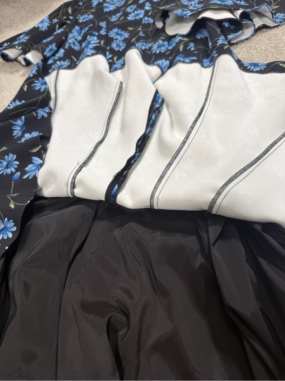Daisy Cornflower Floral Stretch-Cady Flutter Sleeve Dress | US 4 - Picture 12 of 16
